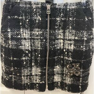 Woman’s mini skirt by kooples